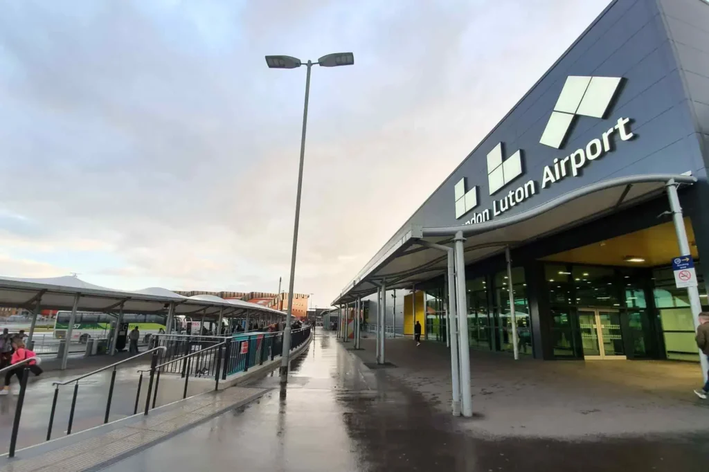 Newport Pagnell Luton Airport Transfers
